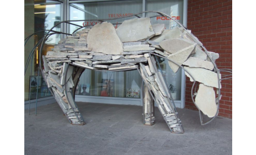 "Лошадь" (ул.Чернышевского, 75). Вход в ТРК "Галерея ART".