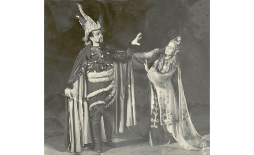 Х.Ш.Заимов һәм А.Э.Спадавеккианың “Аҡбуҙат” операһынан күренеш. БДОБТ, 1957. Ҡәһҡәһә — Ғ.С.Хәбибуллин, Нәркәс — М.Ғ.Сәлиғәскәрова.