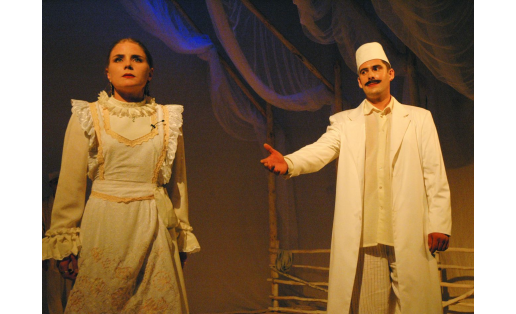 Сцена из спектакля “Галиябану” М. Файзи. Театр “Нур” A scene from “Galiyabanu” play by M. Fayzi. “Nur” Theater