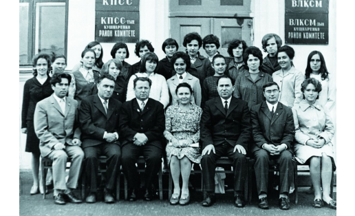 Сотрудники Кушнаренковского райкома ВЛКСМ с руководителями района. 1973
