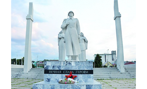 Памятник воинам-землякам, погибшим в Великой Отечественной войне, в г.Дюртюли The monument to local soldiers who died in the Great Patriotic War in Dyurtyuli