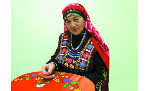 Мастер Г.Г. Хайерзаманова. Студия декоративно‑прикладного искусства “Тамбур”. Studio of decorative and applied art “Tambur”