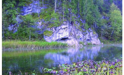 Октябрьская пещера: вход; The Oktyabrskaya Cave: entrance