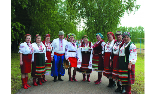 Украинский фольклорный ансамбль “Калина красная” (“Червона калина”). Деревня Санжаровка Чишминского района “Red Guelder Rose” Ukrainian folklore ensemble (Chervona kalina). Sanzharovka village, Chishminskiy district