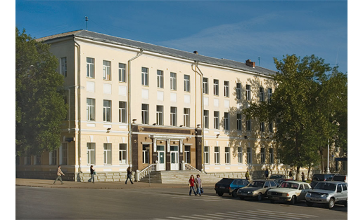 Уфимский государственный институт искусств имени З.Исмагилова. Главный вход со стороны Советской площади Z.Ismagilov Ufa State Institute of Arts. The main entrance from the Soviet Square
