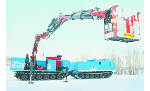 Подъёмник двухзвенный гусеничный с рабочей платформой A crawler lift with a work platform