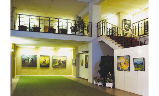Интерьер картинной галереи “Мирас”. г.Нефтекамск The interior of the Miras art gallery. Neftekamsk