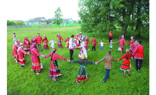 Хоровод на празднике Питравка. Чувашский историко-культурный центр. 2019 Round dance at Pitravka holiday. Chuvash historical and cultural center. 2019