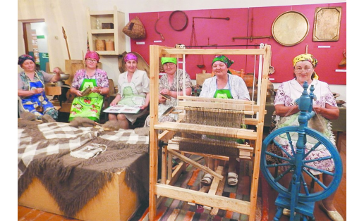 Изготовление тканой шали. Хайбуллинский р-н Making woven shawls. Khaybullinsky Raion