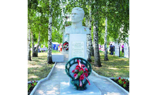 Бюст Героя Советского Союза А.Я.Сухорукова в д.Преображеновке Стерлитамакского района The Bust of Hero of the Soviet Union A.Ya.Sukhorukov in Derevnya Preobrazhenovka of Sterlitamaksky Raion