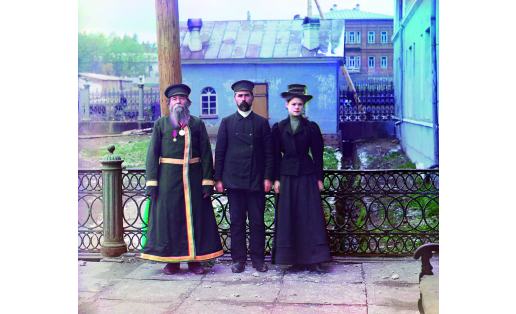 Семья русского мастера А.П.Калганова (г.Златоуст Уфимской губ., 1909). Фото С.М.Прокудина-Горского
