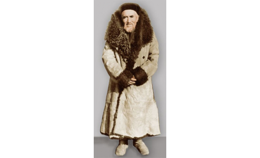Башкир в туне из овчины (Бурзянский р‑н, 1963) A Bashkir person in sheepskin tuna (Burzyansky Raion, 1963)
