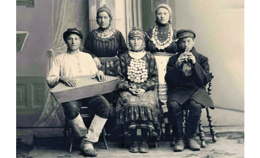 Чуваши с национальными музыкальными инструментами. 1920‑е гг. Национальный музей РБ. Фото И.Волкова The Chuvashes with ethnic musical instruments. 1920‑s. National Museum of RB. Photo by I. Volkova