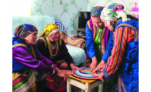 Удмуртская народная игра. Фото Н. Анисимова Udmurt ethnic game. Photo by N. Anisimov