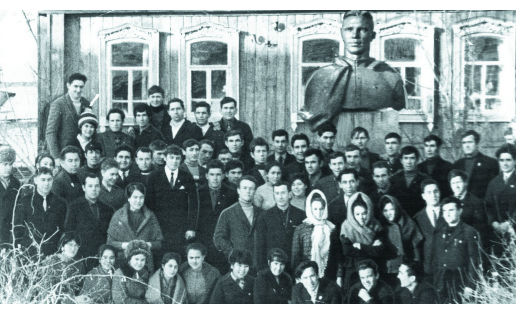 Комсомольский актив Дюртюлинского р‑на перед началом очередного пленума. 1978