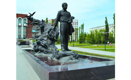 А.Н.Ковальчук. Памятник М.Кариму. Уфа, 2013 A monument to M.Karim by A.N.Kovalchuk. Ufa, 2013