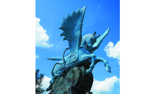 Памятник Акбузату у озера Йылкысыккан. Скульптор – У.М. Кубагушев The monument of Akbuzat near the Yulkysykkan lake. Made by U.M. Kubagushev
