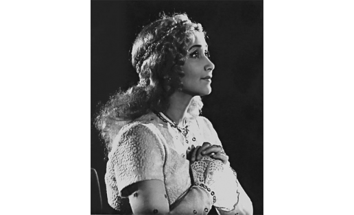 Р.Ш.Кәримова Джульетта ролендә (“Ромео и Джульетта” — “Ромео һәм Джульетта”, У.Шекспир)