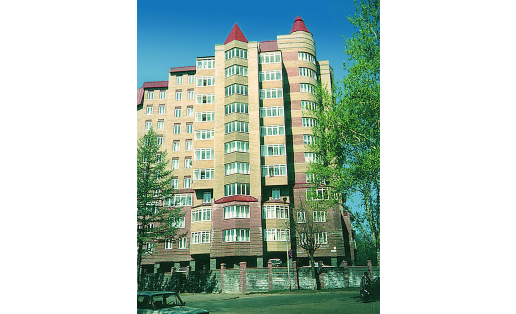 Өфө ҡ. Дорофеев урамындағы торлаҡ йорт. 20 б. 90-сы йй. Архитекторы И.Ю.Кайбышева
