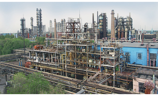 Стерлитамакский нефтехимический завод. Цех по производству углеводородов The Sterlitamak Petrochemical Plant. Hydrocarbon production workshop