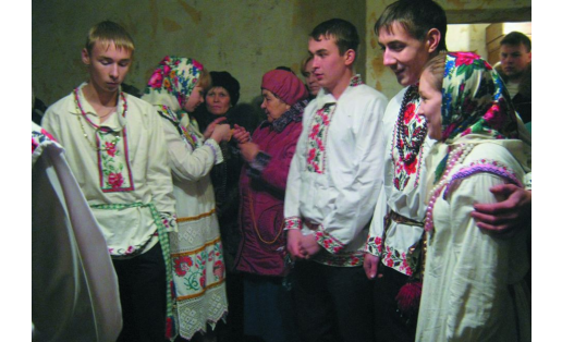 Обрядовый народный танец “Сурхури ташши”. 201 (с.Косяковка Стерлитамакского района РБ). Фото Т.М. Васильевой “Surkhuri tashshi” ceremonial ethnic dance:  2013 ( in Kosyakovka village, Sterlitamakskiy district). Photo by T.M. Vasilyeva
