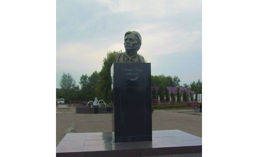 Памятник М.Гафури в с.Красноусольский Monument to M.Gafuri in Selo Krasnousolsky