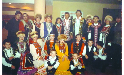 Башкирский фольклорный ансамбль “Ашкадарские узоры”. 2003 Bashkir folk ensemble “Ashkadar patterns”. 2003