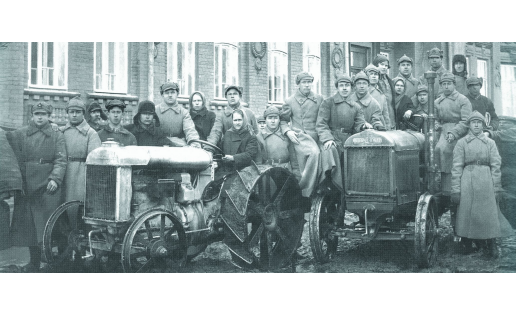 Участники курсов трактористов. 1929