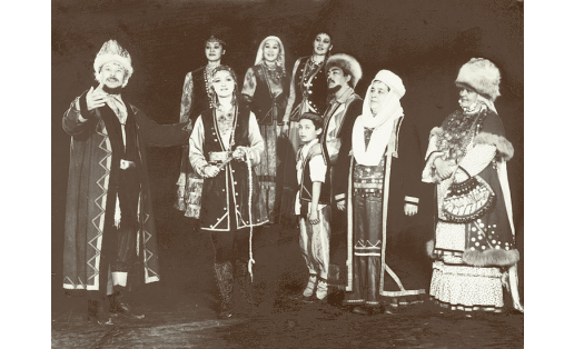 Сцена из спектакля “Башкирская свадьба” М.А. Бурангулова. БАТД. 1990 A scene from “Bashkir wedding” play by M.A. Burangulov. BATD. 1990