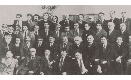 Башҡортостан яҙыусыларының 9-сы съезында ҡатнашыусылар. Өфө, 1983