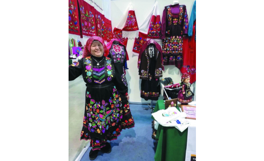 С.М. Ахтямова – победитель конкурса “Ремесленник года – 2019” на выставке “Уфа. Арт. Ремёсла. Сувениры” The winner of “Craftsman of the year – 2019” contest – S.M. Akhtyamova. Exhibition “Ufa. Art. Crafts. Souvenirs”