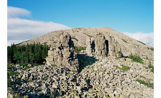 Егәлгә һыртындағы курумдар һәм ҡалдыҡ тауҙар