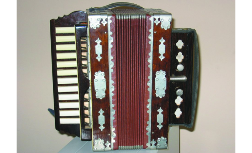 Тальянка мастера А.Е. Гордова (Уфа). Talyanka (squeezebox) by A.E. Gordov (Ufa)