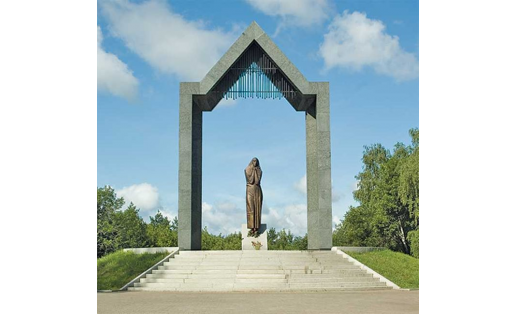 Н.А.Калинушкин. 20 б. локаль һуғыштарында һәләк булған БР‑ҙа тыуған кешеләргә һәйкәл (Ҡайғылы әсә һәйкәле). 2003. Еңеү паркы. Өфө