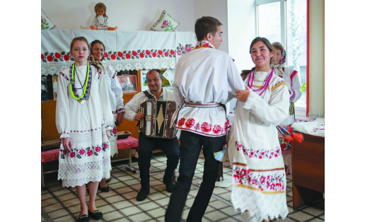 Чувашский народный танец, исполняемый во время праздника Сурхури. Село Косяковка Стерлитамакского района РБ. Фото И.Г. Петрова Chuvash ethnic dance performed during Surkhuri holiday. Kosyakovka village, Sterlitamakskiy District