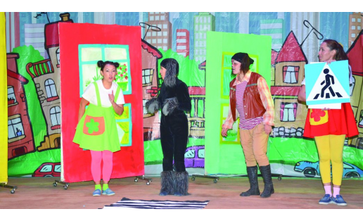 Сцена из спектакля “Деревенский пёс Акбай” Т.Г.Миннуллина A scene from the play Akbay, the Village Dog by T.G.Minnullin