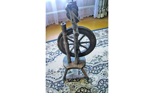 Деревянная прялка (с.Пришиб Благоварского р‑на, 2013).