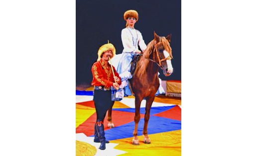 М.С.Султангареев в номере “Джигиты Башкортостана” M.S.Sultangareyev in the performance The Dzhigits of Bashkortostan