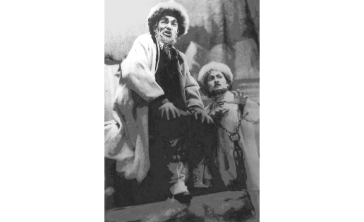 Сцена из спектакля “Салават. Семь сновидений сквозь явь”. Салават — М.А.Ямилев, Юлай — З.Х.Ханов. Сибайский башкирский театр драмы
