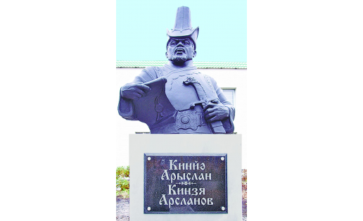 У.М.Кубагушев. Памятник Кинзе Арсланову. Село Ермолаево Куюргазинского р-на, 2007 A monument to Kinza Arslanov by U.M.Kubagushev. Selo Yermolaevo of Kuyurgazinsky Raion, 2007